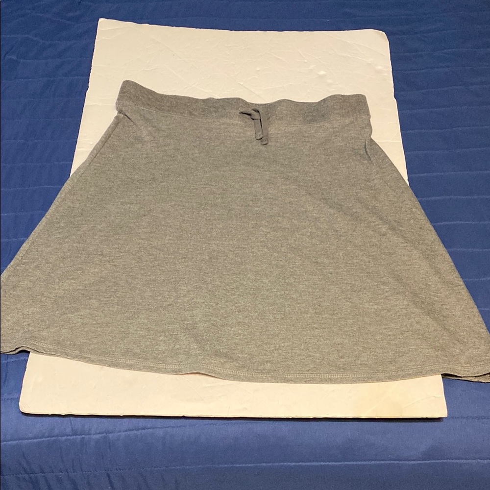 Old Navy Gray Skirt in a soft polyester rayon material.